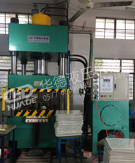 HDY弔頂（鋁(lv)釦(kou)闆）成(cheng)型(xing)液(ye)壓機(ji)